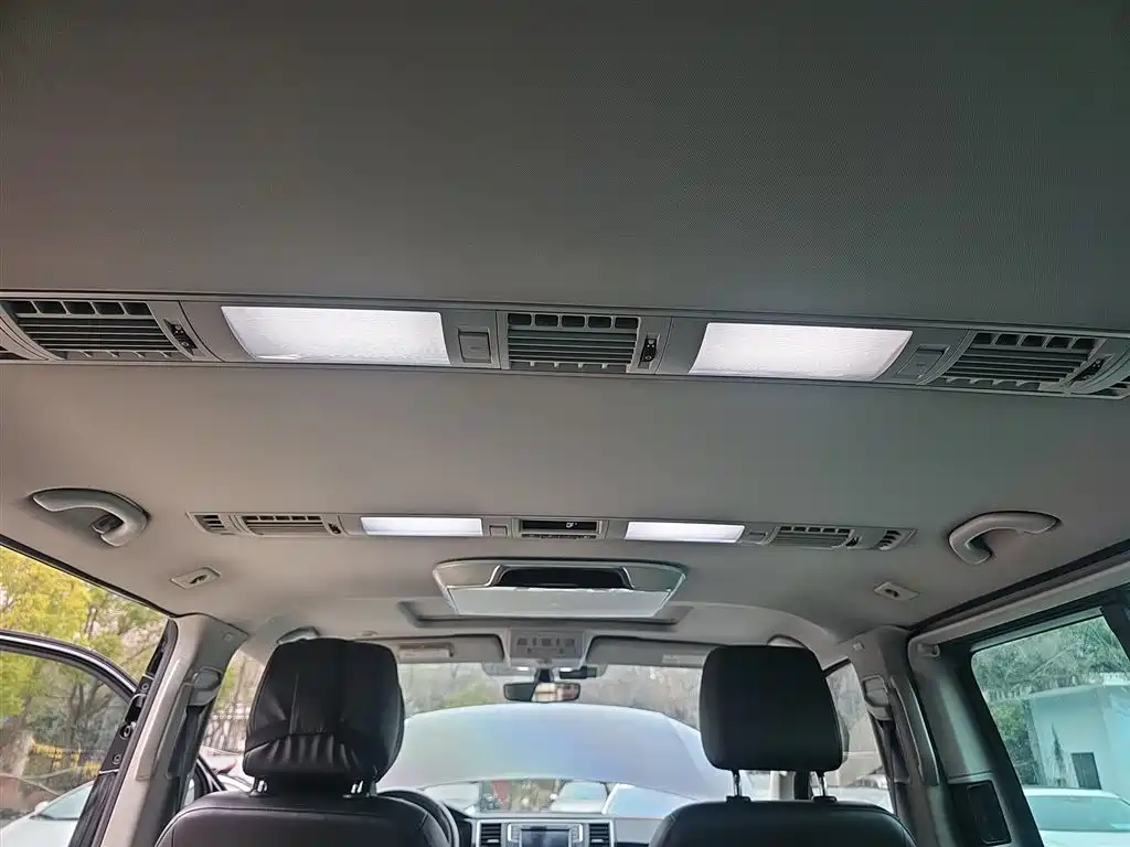 Volkswagen Multivan 2019 — фото 14