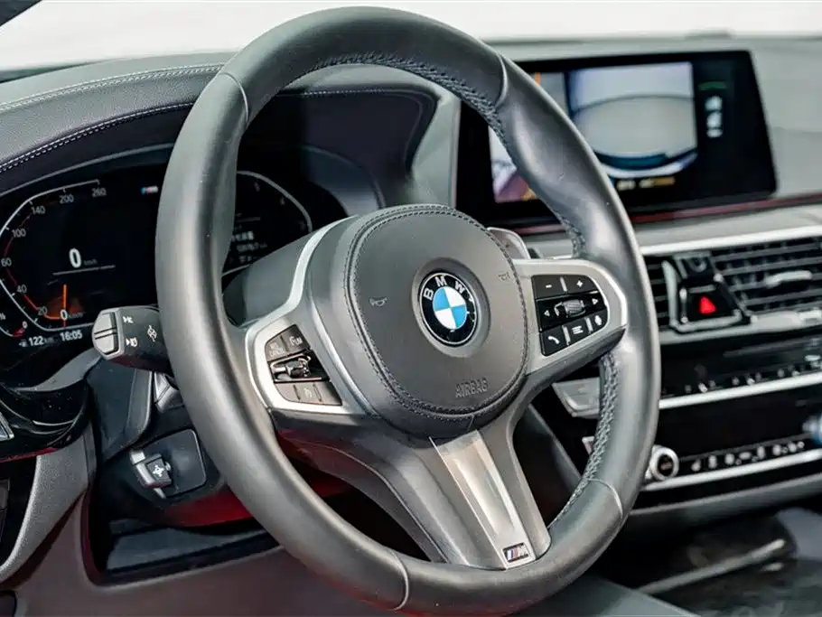 BMW 5 Series 2020 — фото 9