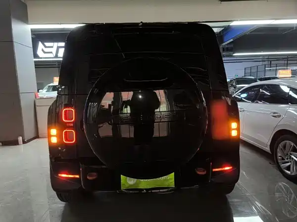 Land Rover Defender 2022