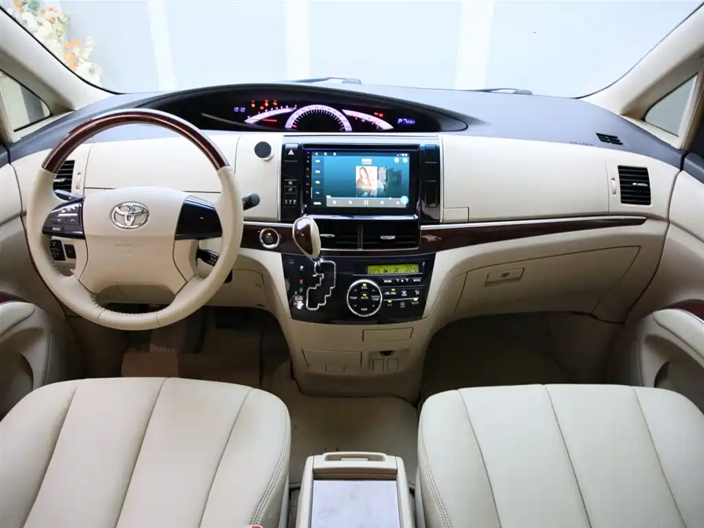 Toyota Previa 2017 — фото 11