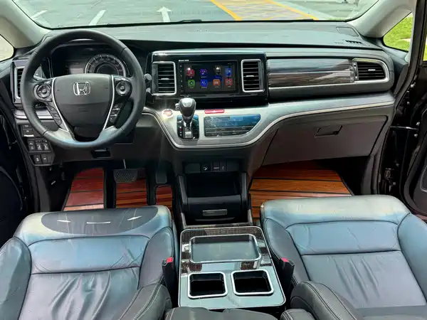Honda Elysion 2016