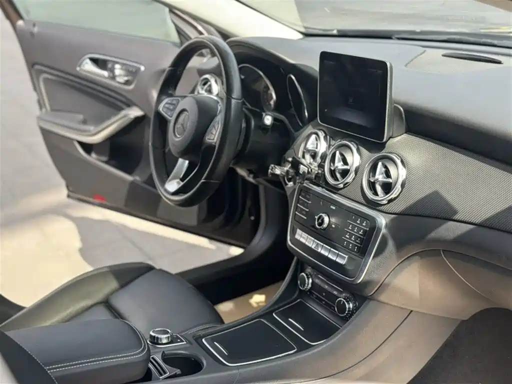 Mercedes-Benz GLA 2018 — фото 16