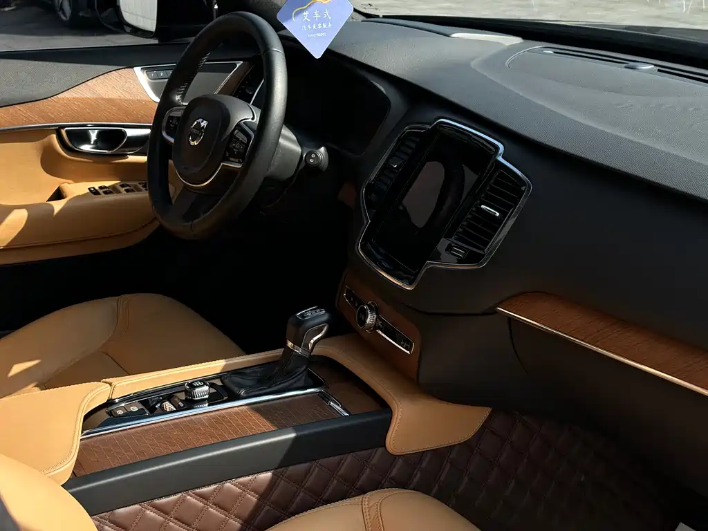 Volvo XC90 2018 — фото 14