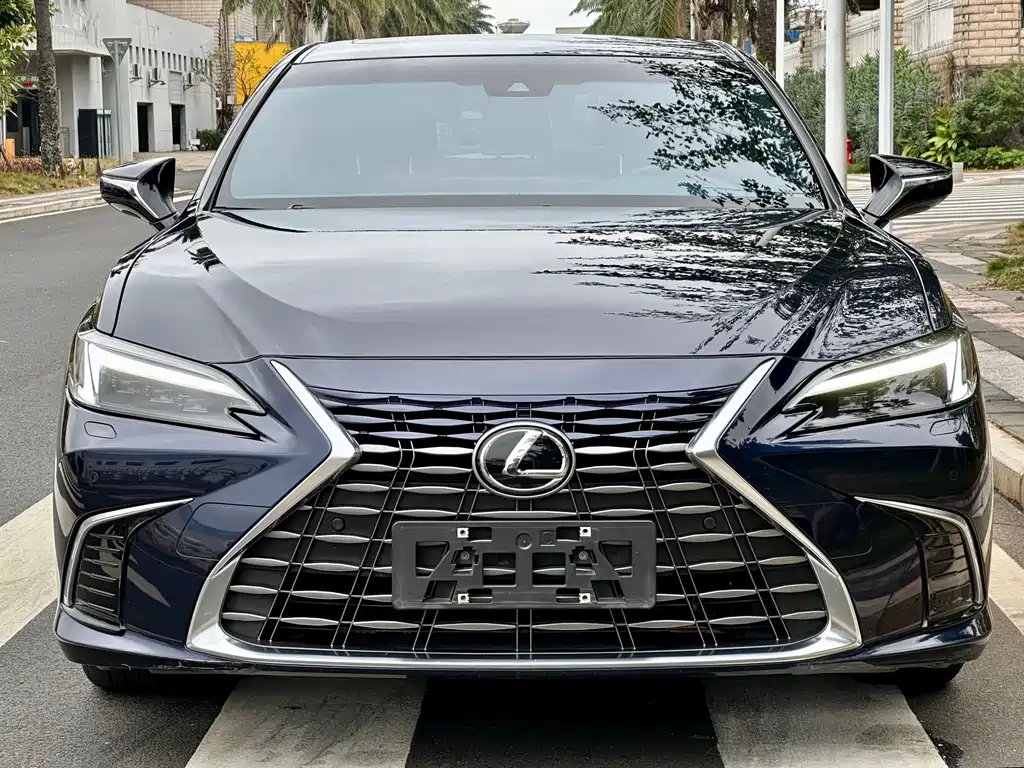 Lexus ES 2025 — фото 1