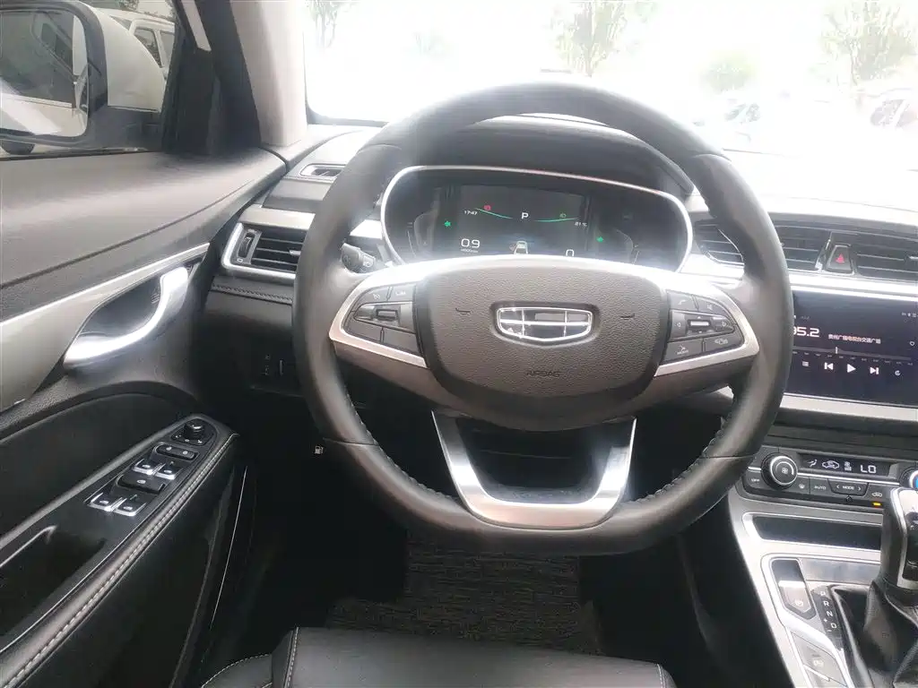 Geely Emgrand 2020 — фото 11