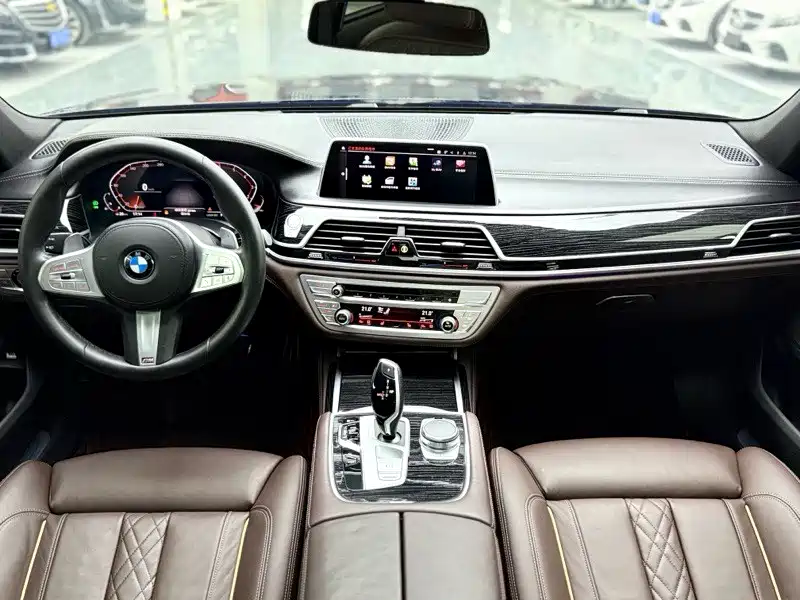 BMW 7 Series 2021 — фото 10