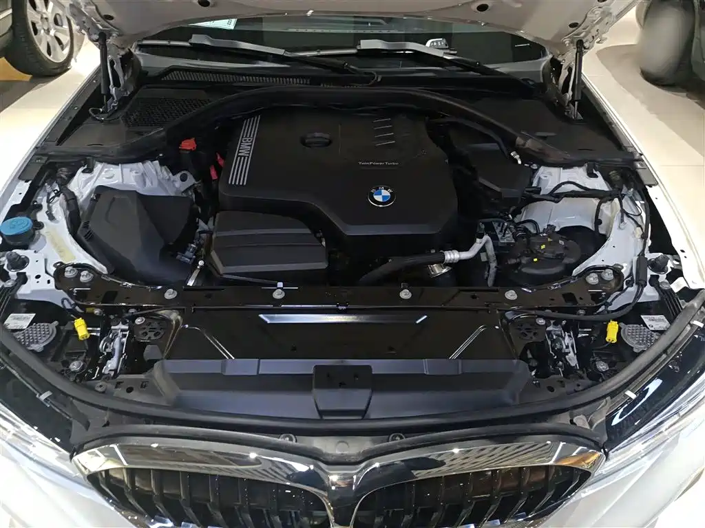 BMW 3 Series 2021 — фото 16