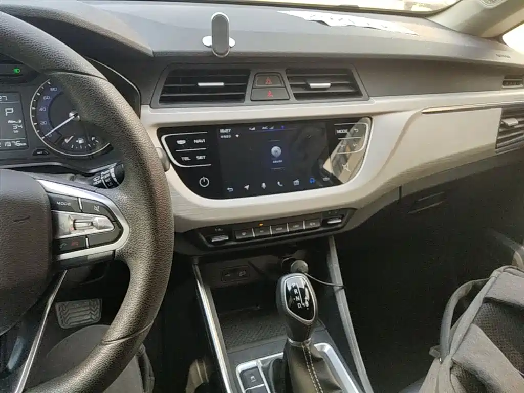 Geely Vision X3 2021 — фото 13