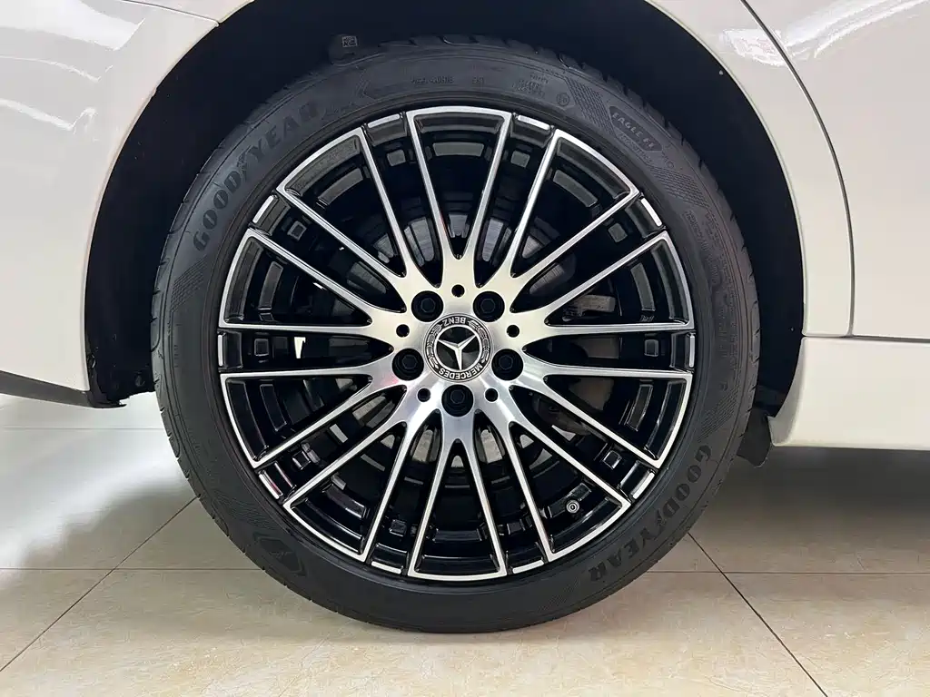 Mercedes-Benz C-Class 2023 — фото 25