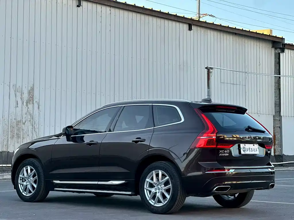 Volvo XC60 2021 — фото 9