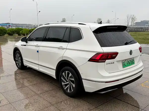 Volkswagen Tiguan L Plug-In Hybrid 2021