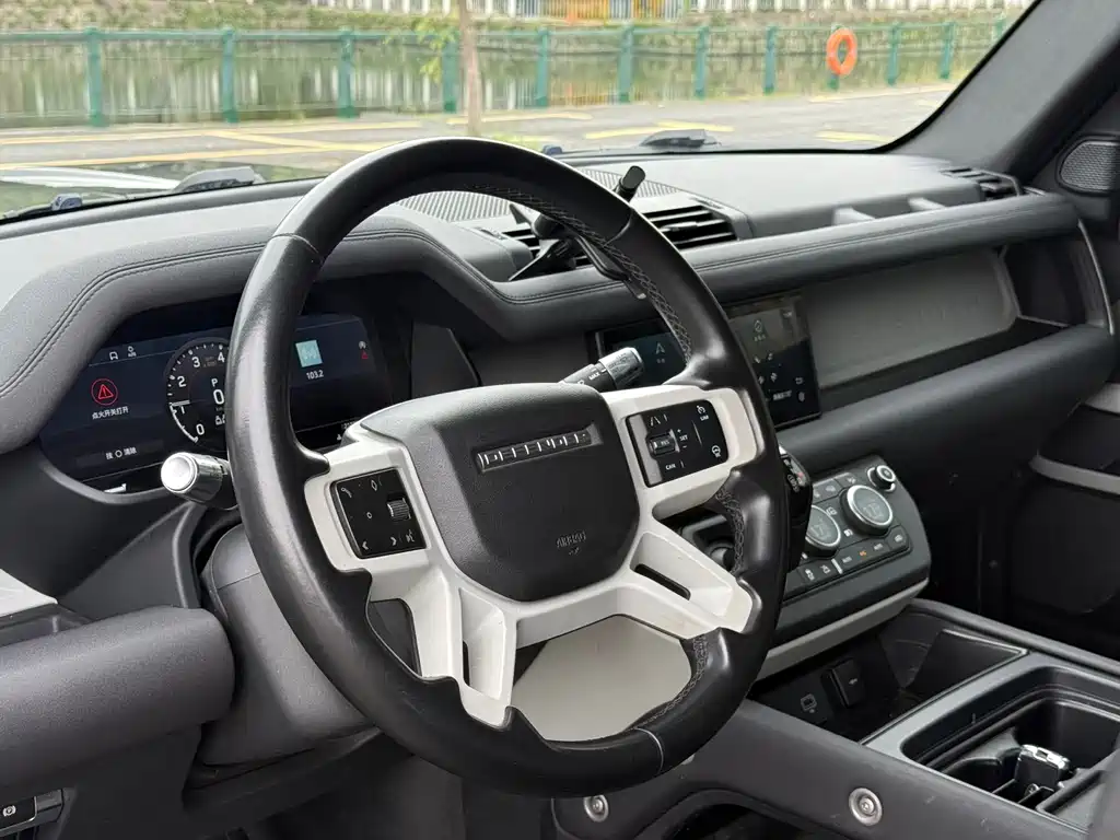 Land Rover Defender 2022 — фото 10