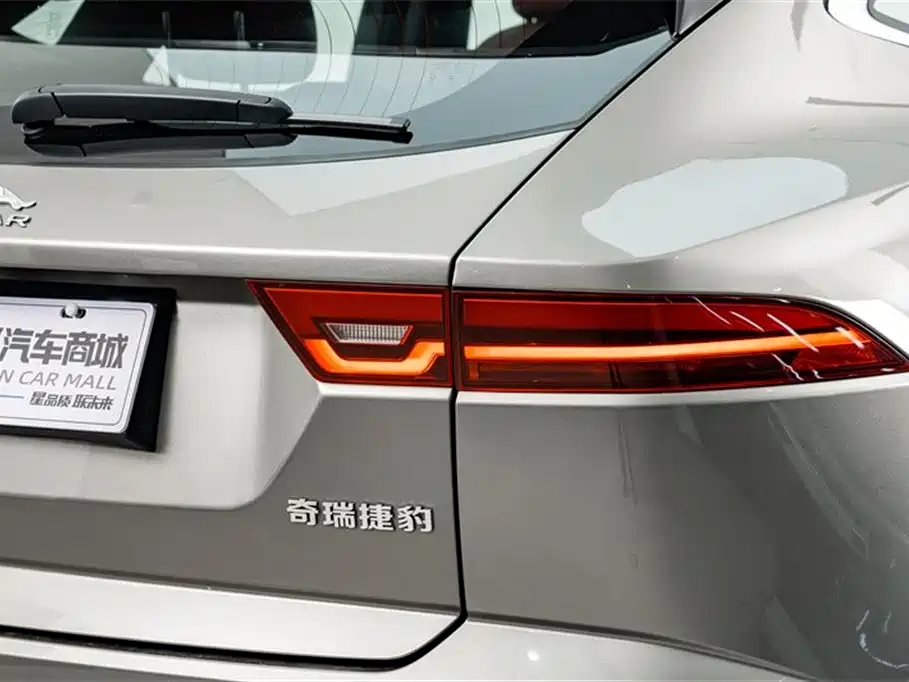 Jaguar E-PACE 2023 — фото 8
