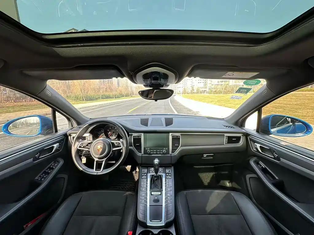 Porsche Macan 2016 — фото 12