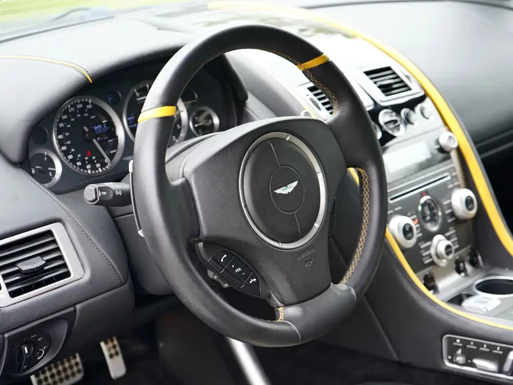 Aston Martin Rapide 2011 — фото 6