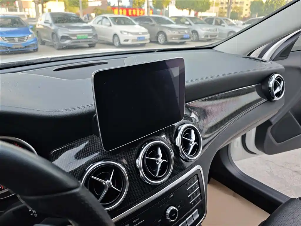 Mercedes-Benz GLA 2018 — фото 13