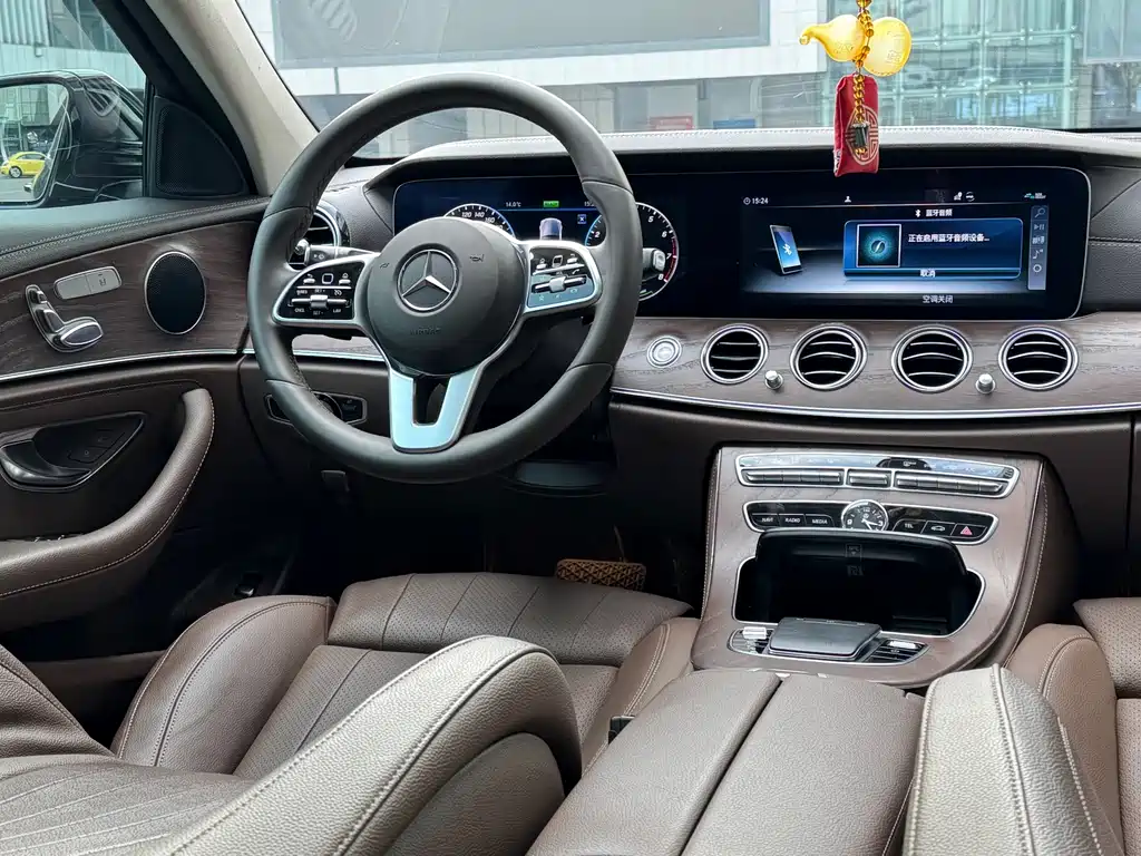 Mercedes-Benz E-Class 2020 — фото 18