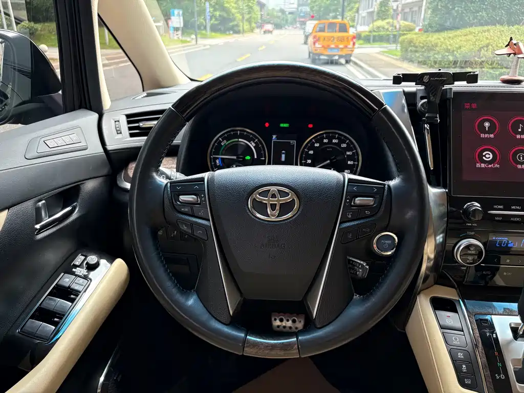 Toyota Alphard 2022 — фото 16
