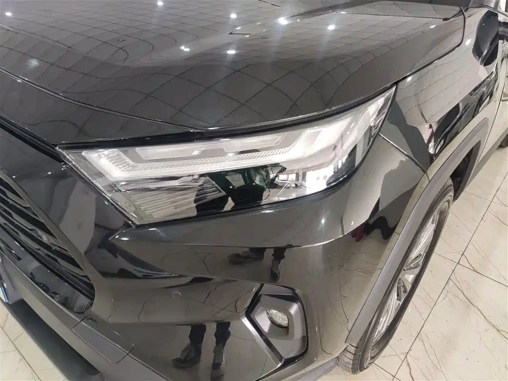 Toyota RAV4 2023 — фото 18