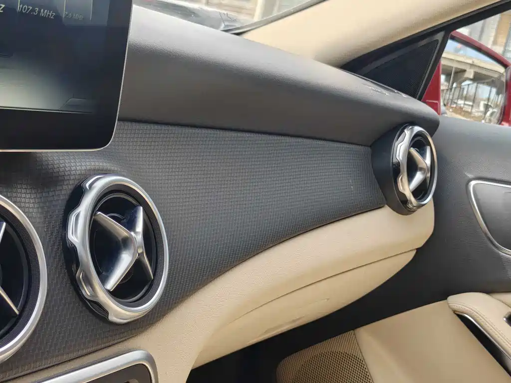 Mercedes-Benz GLA 2017 — фото 27