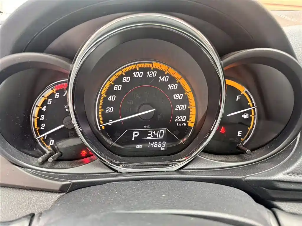 Toyota Yaris L 2023 — фото 3