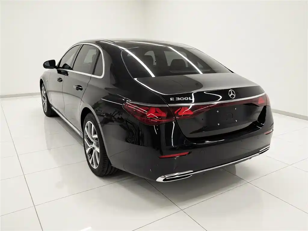 Mercedes-Benz E-Class 2024 — фото 5