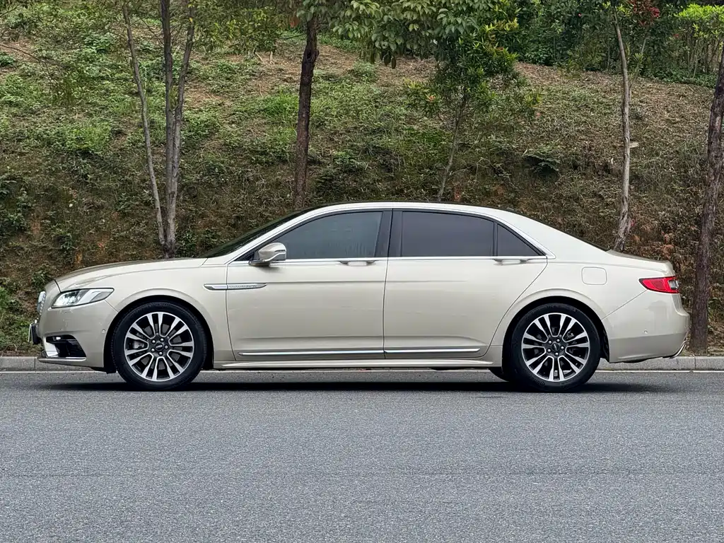 Lincoln Continental 2017 — фото 6
