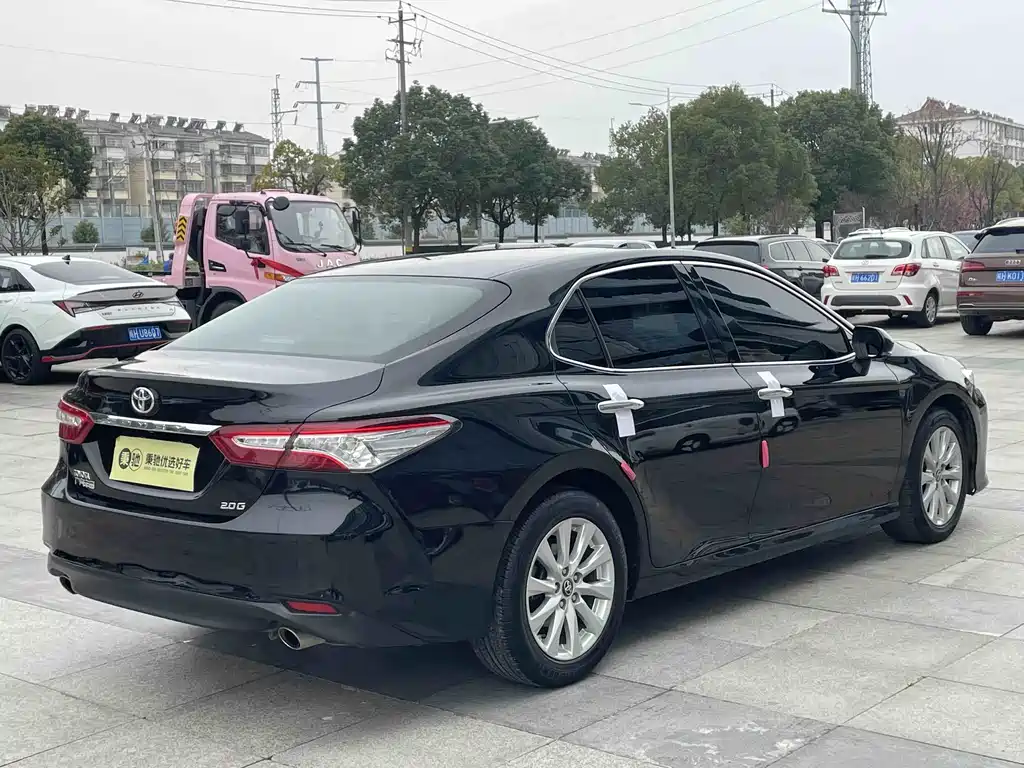 Toyota Camry 2019 — фото 26