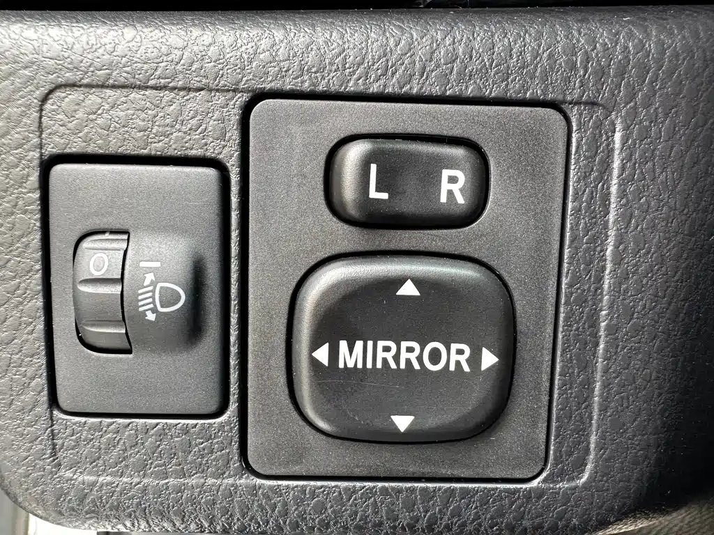 Toyota Yaris L 2022 — фото 12