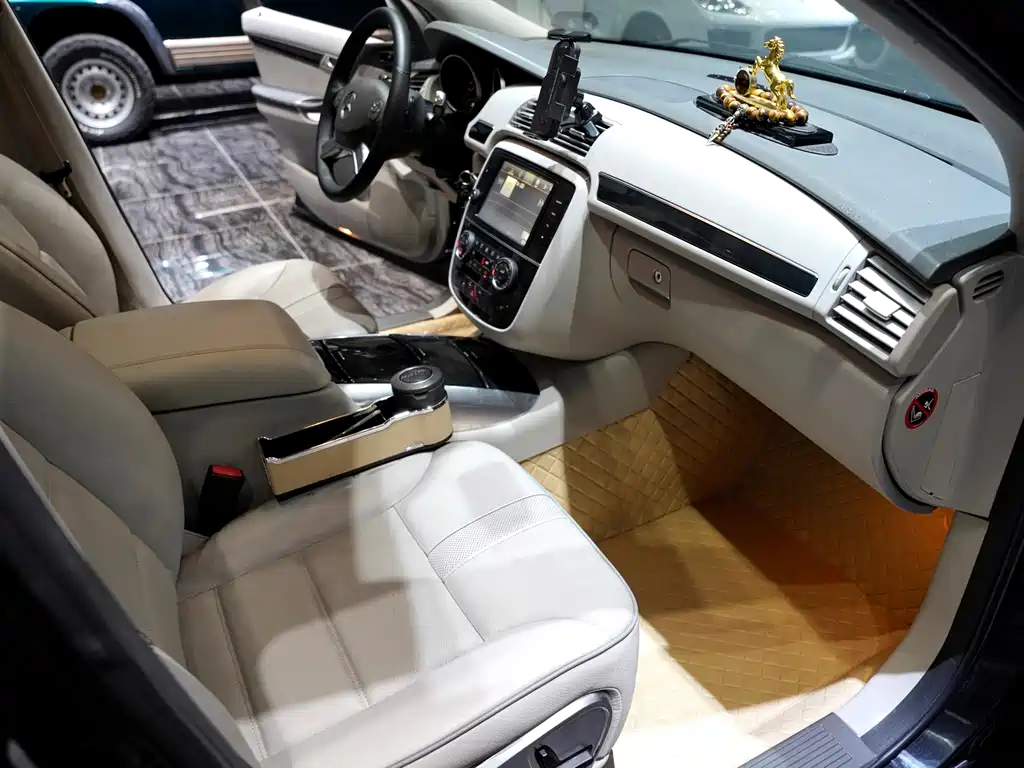 Mercedes-Benz R-Class 2017 — фото 11