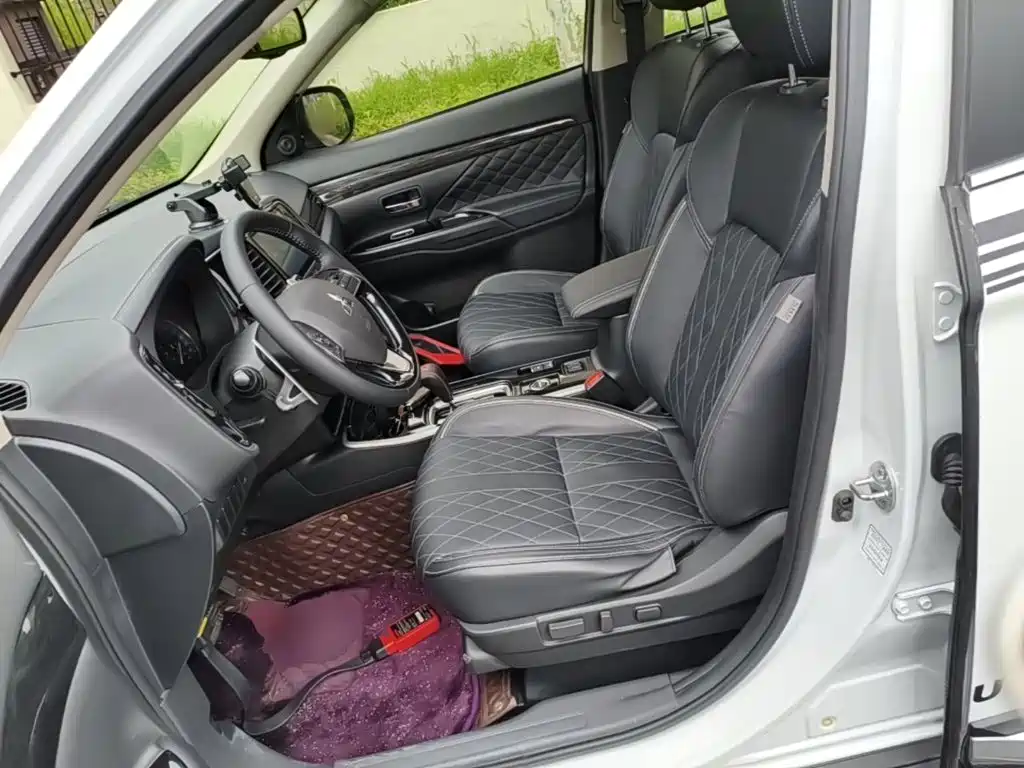 Mitsubishi Outlander 2020 — фото 15