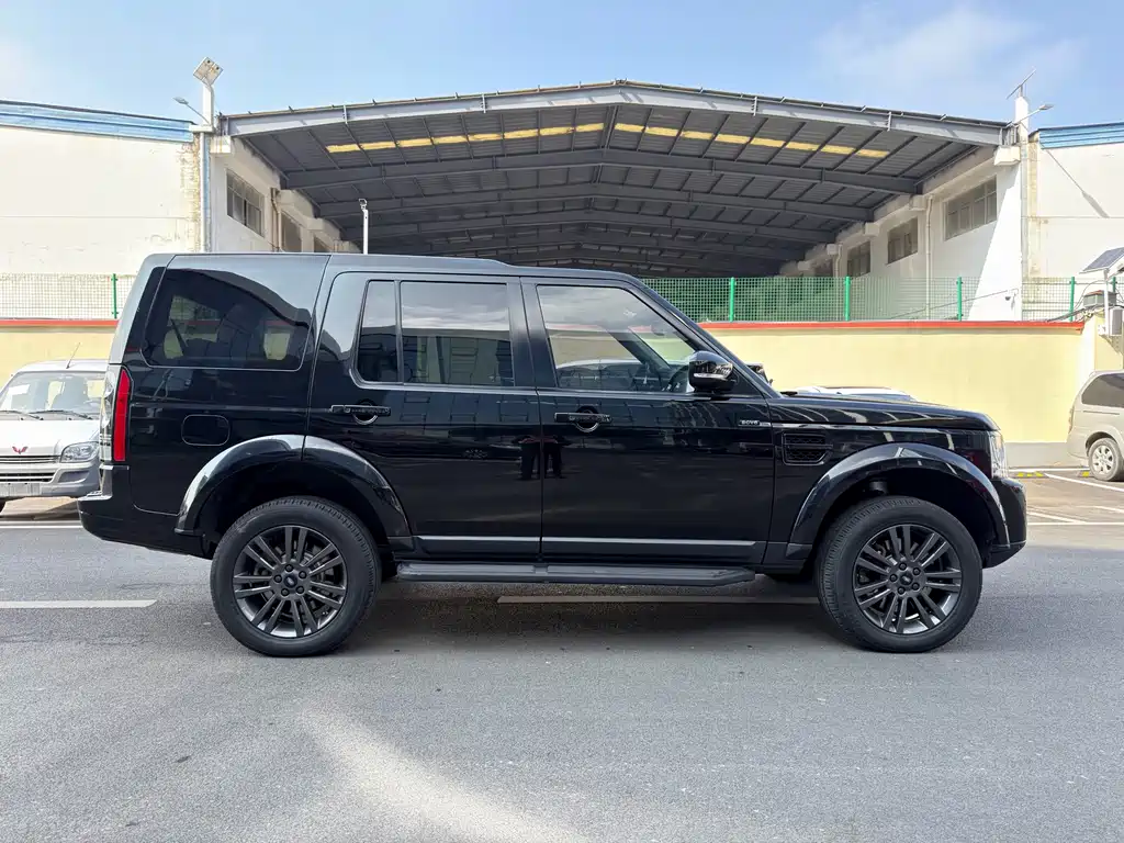Land Rover Discovery 2016 — фото 16