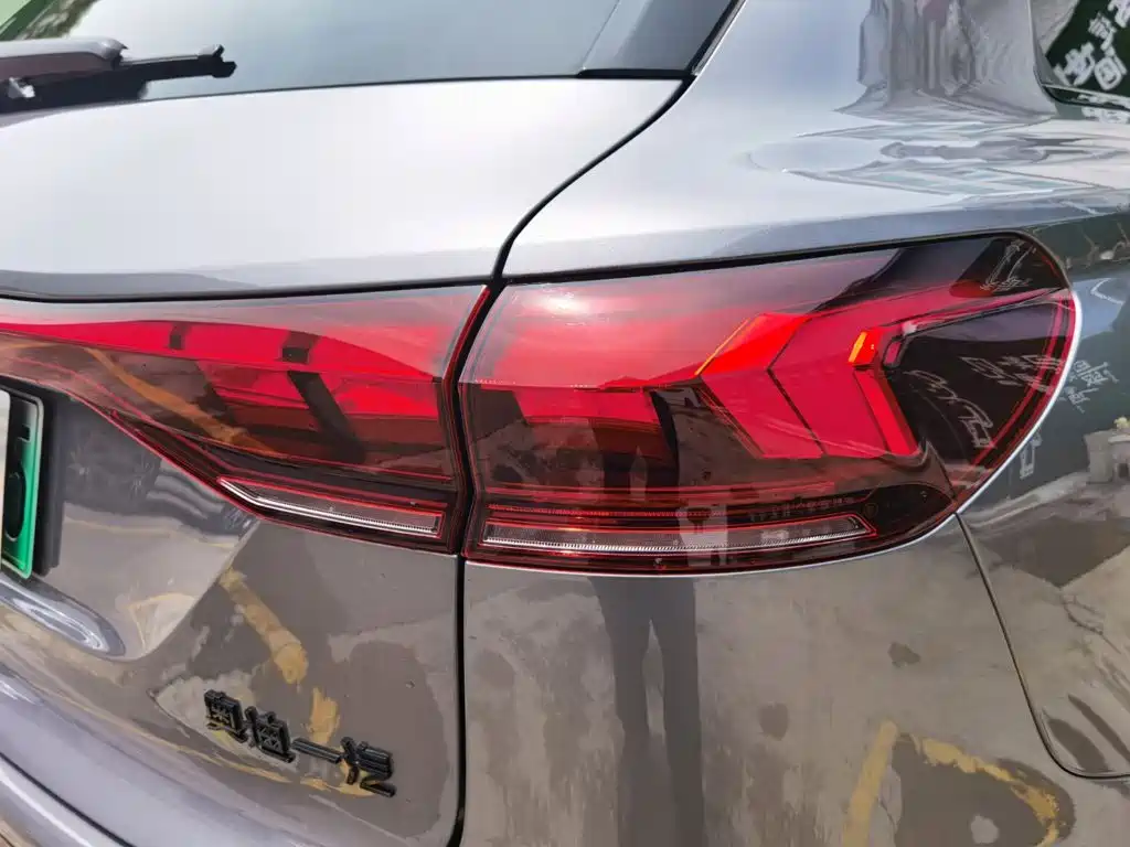 Audi Q6L E-Tron 2025 — фото 28