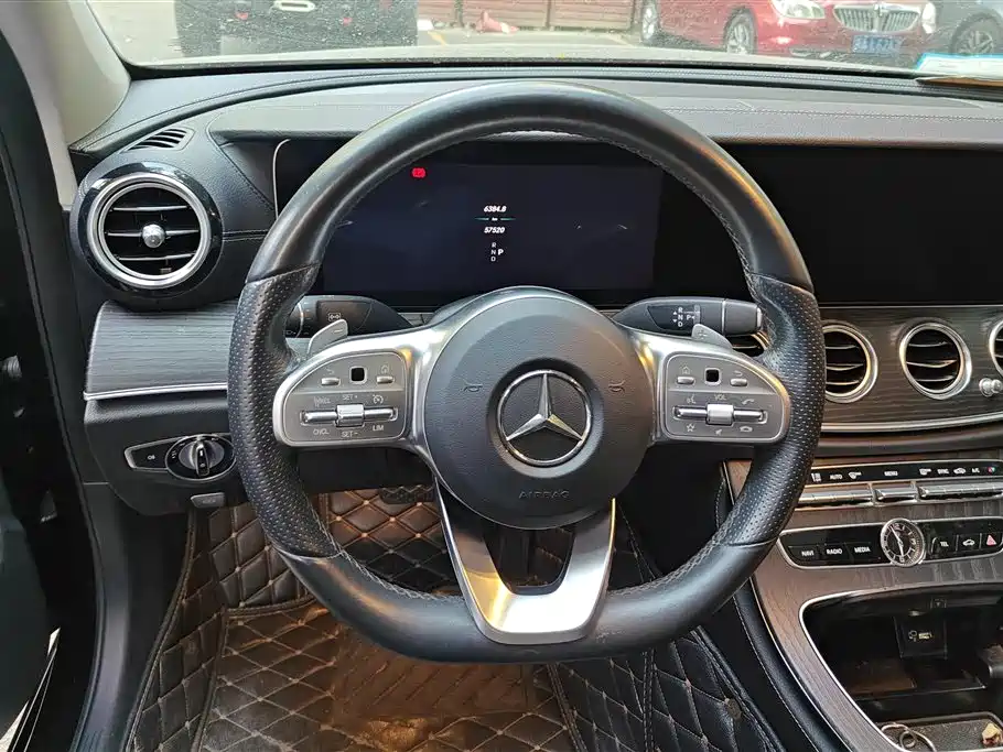 Mercedes-Benz E-Class 2020 — фото 15