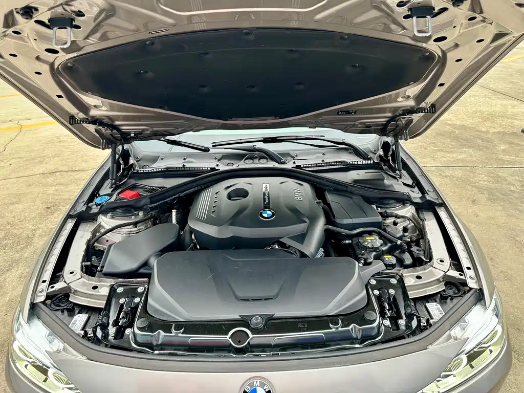 BMW 3 Series 2018 — фото 20