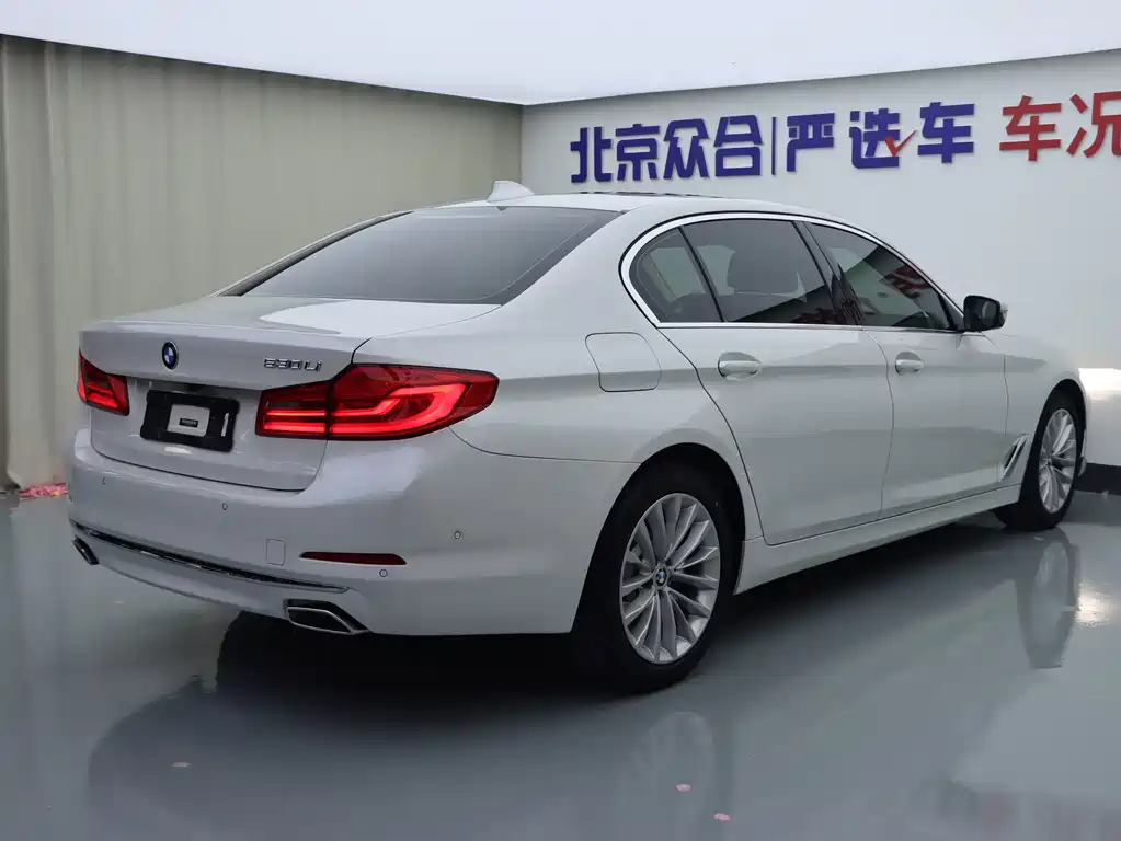 BMW 5 Series 2019 — фото 23