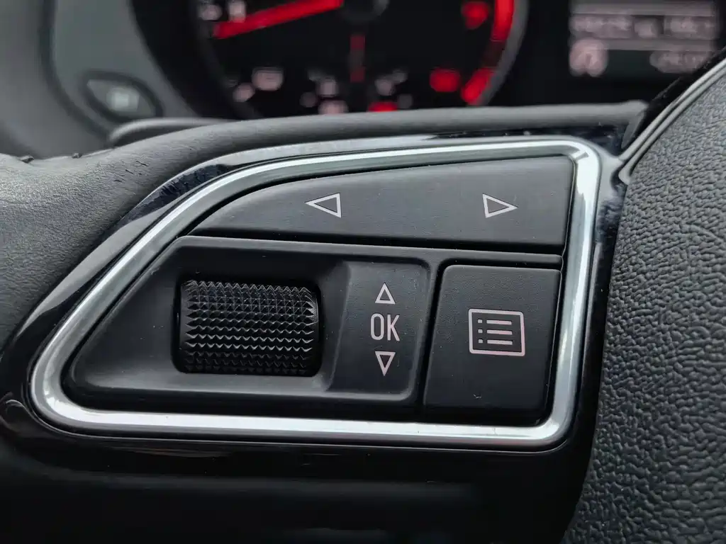Audi Q3 2018 — фото 14