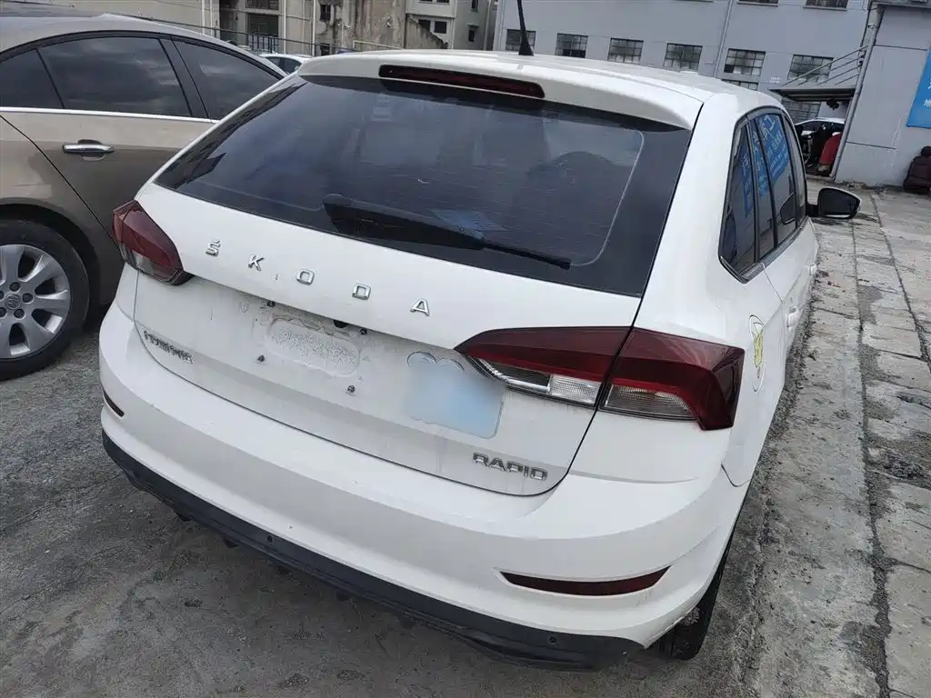 Skoda Rapid Spaceback 2020 — фото 5