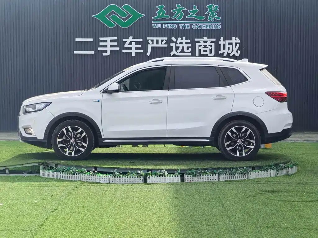 Roewe RX5 2016 — фото 19
