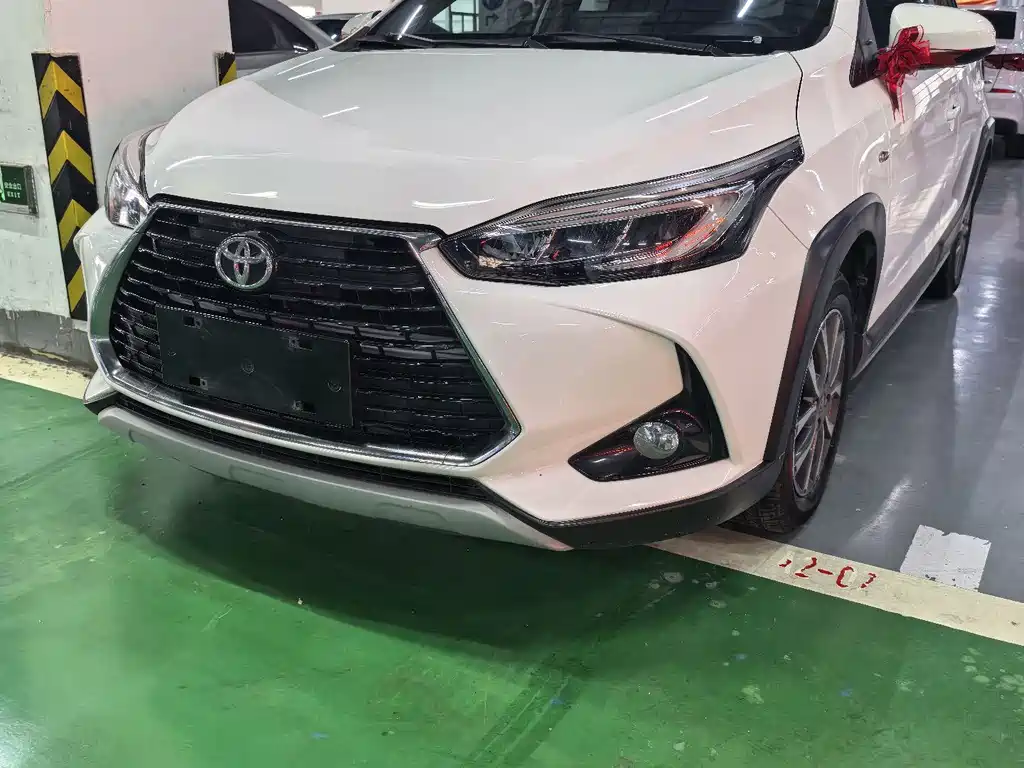 Toyota Yaris L 2022 — фото 1
