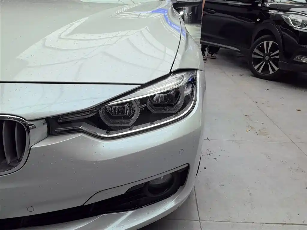 BMW 3 Series 2019 — фото 18