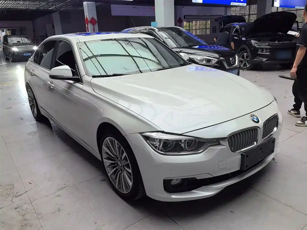 BMW 3 Series 2019 — фото 22