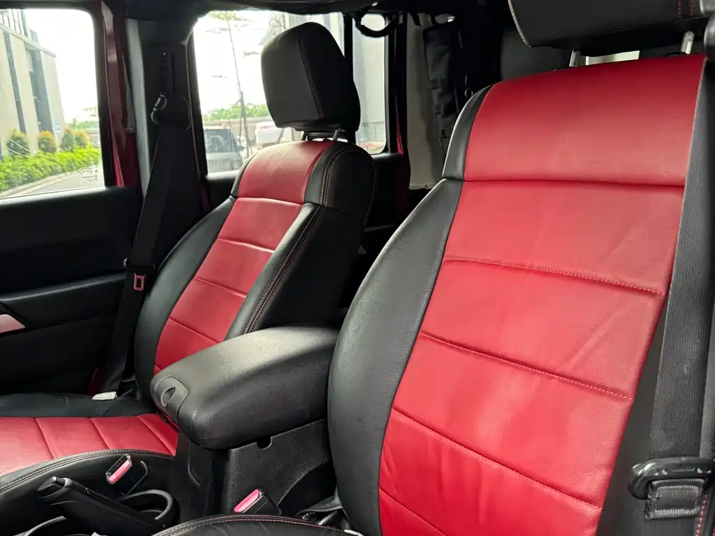 Jeep Wrangler 2012 — фото 18