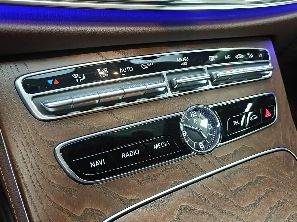 Mercedes-Benz E-Class 2017 — фото 15