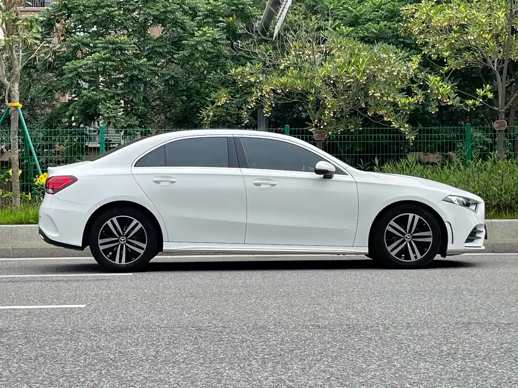 Mercedes-Benz A-Class 2019 — фото 6