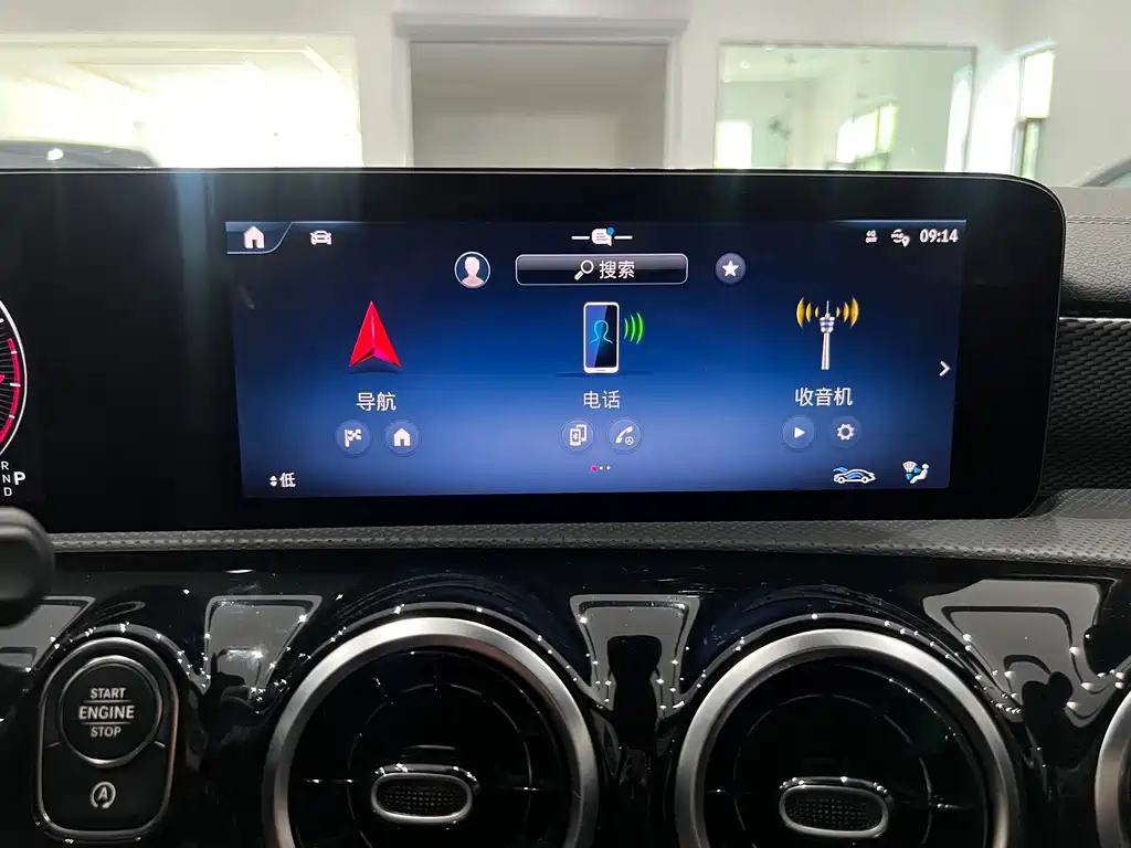 Mercedes-Benz A-Class 2024 — фото 17