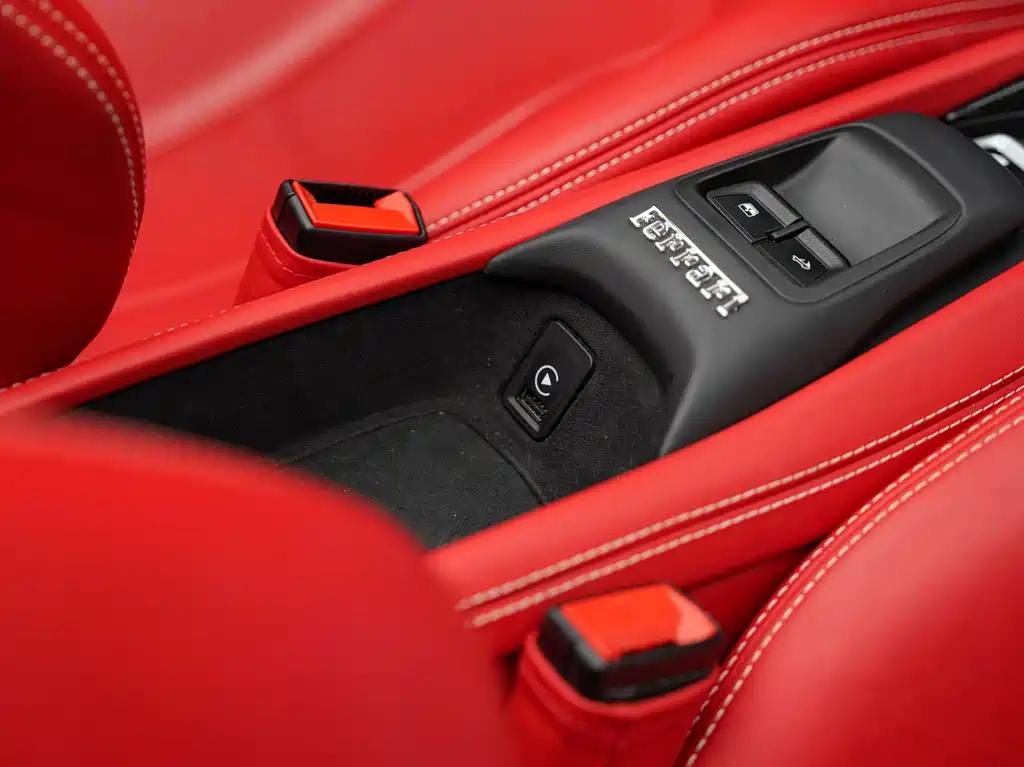 Ferrari F8 2022 — фото 19
