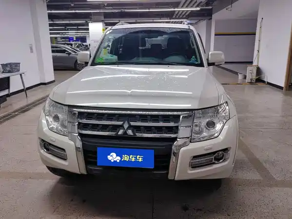 Mitsubishi Pajero 2018