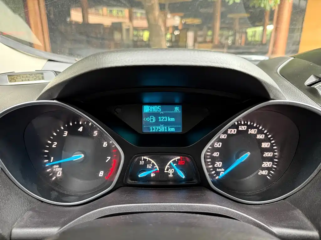 Ford Kuga 2016 — фото 15