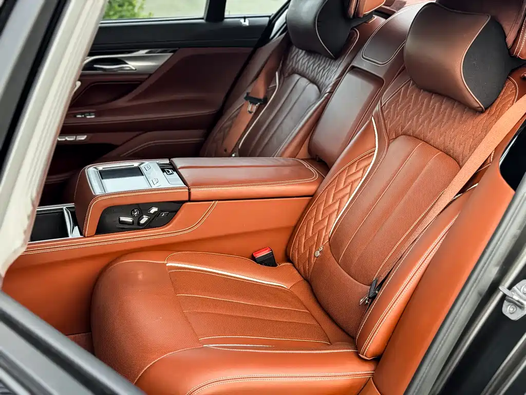 BMW 7 Series 2018 — фото 8